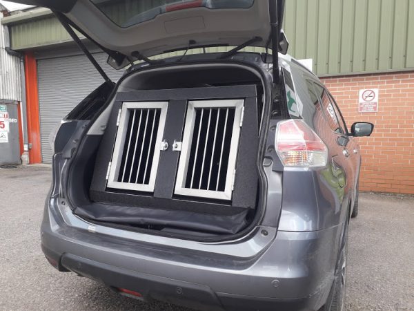 Nissan X-Trail dog box crate cage
